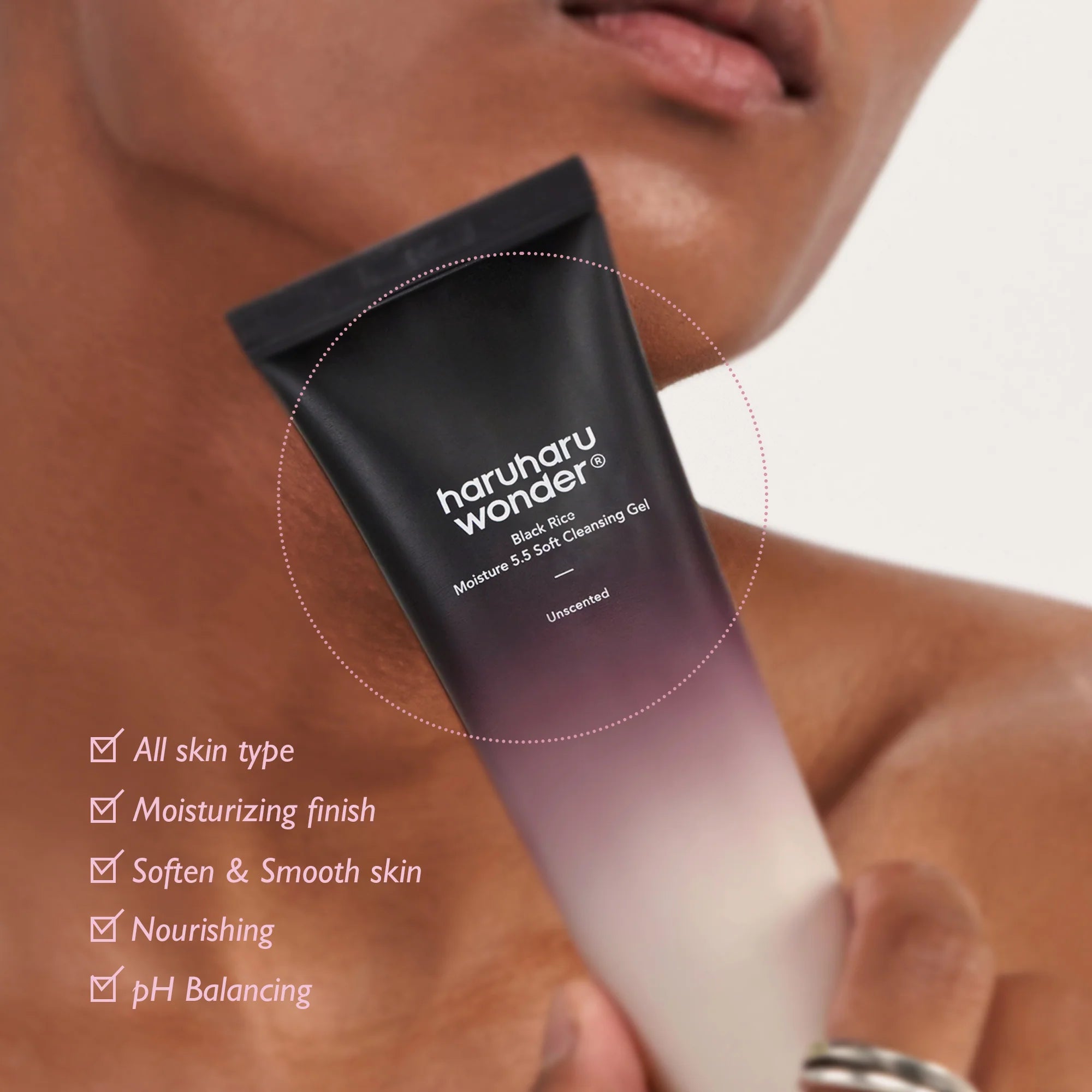 Limpiador Wonder Black Rice Moisture 5.5 Soft Cleansing Gel Haruharu